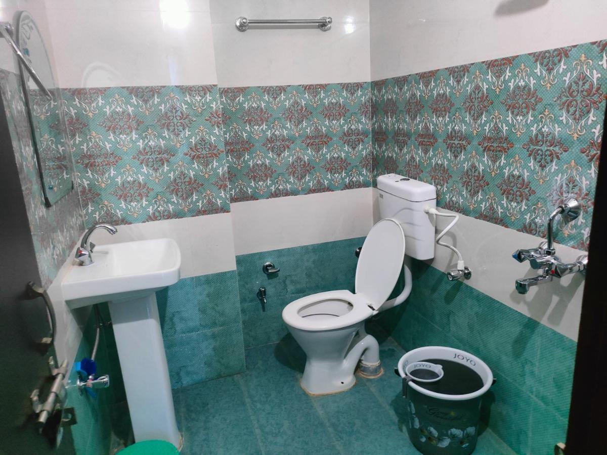 Hotel Rishabh And Banquet Hall Pithorāgarh Eksteriør billede