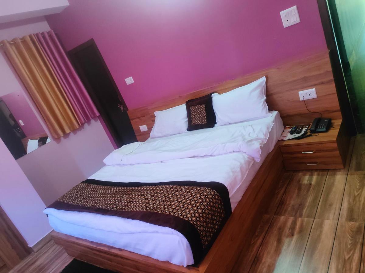Hotel Rishabh And Banquet Hall Pithorāgarh Eksteriør billede